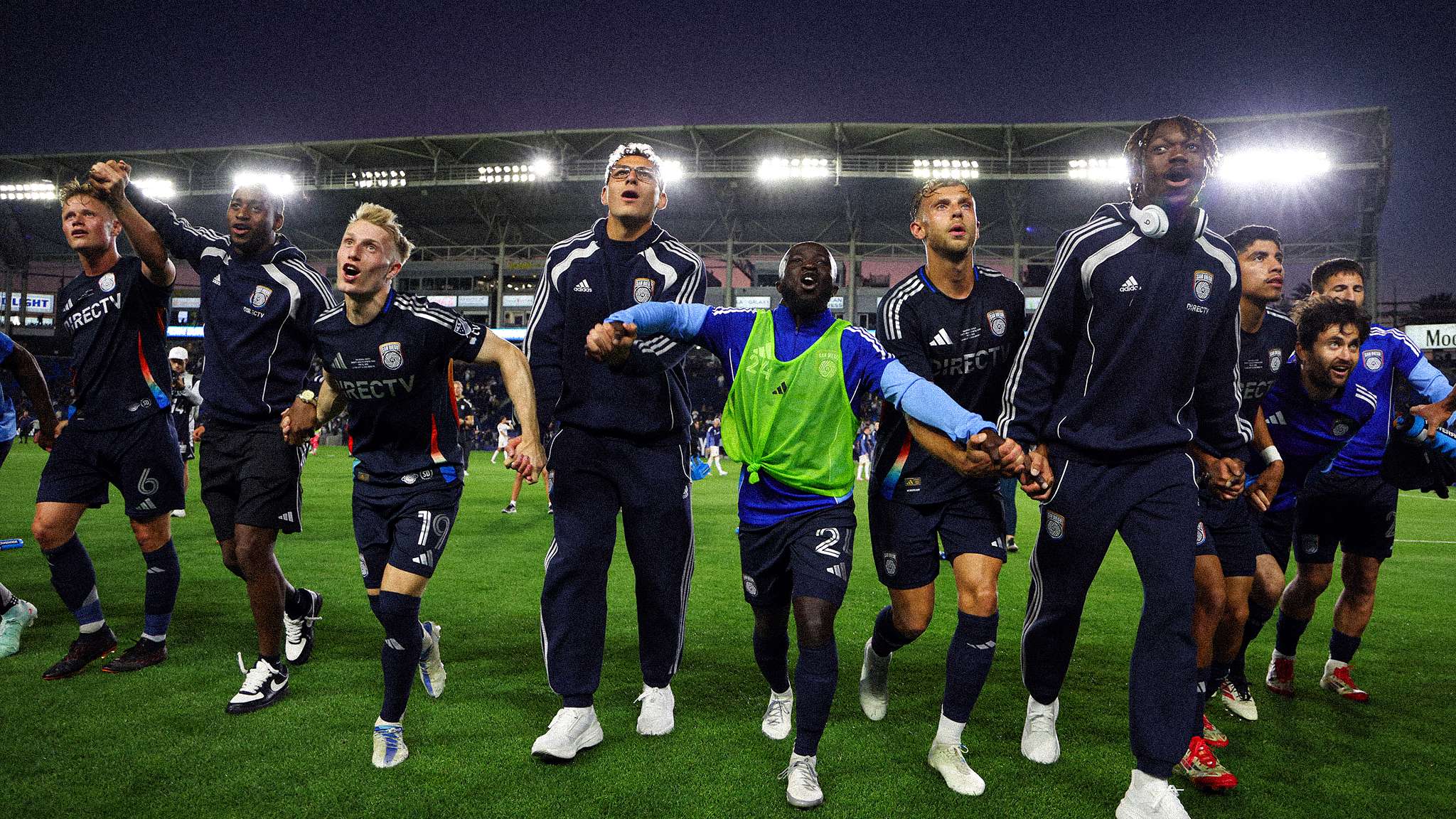 这个手势 这个手势